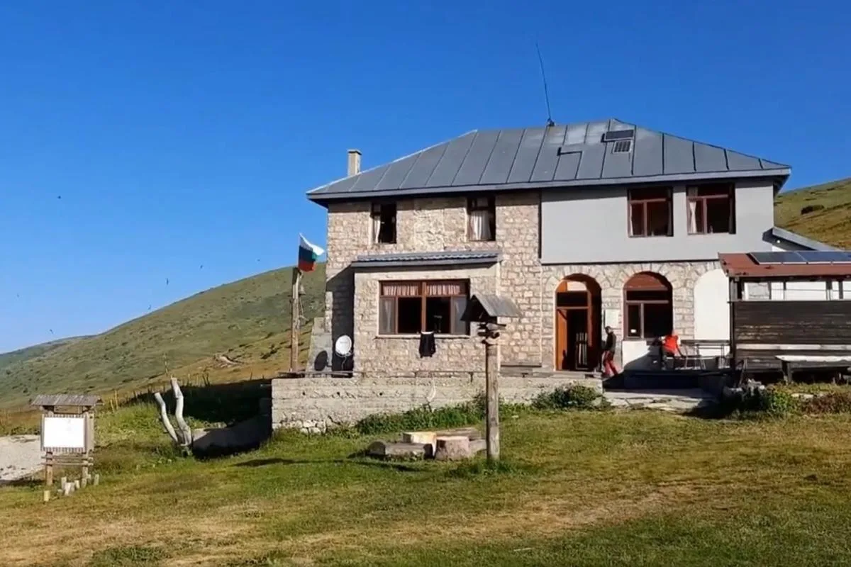 Картала, Парангалишкото Било, Хижа Македония, Айгидиците и Добърско